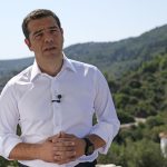 Μεντβέντεφ εξαπολύει σκληρή επίθεση κατά Μακρόν με προσβλητικούς χαρακτηρισμούς