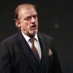 Εξουθενωμένοι πυροσβέστες στη Χίο ξαπλωμένοι στην άσφαλτο για λίγη ανάπαυση