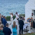 Άγρια ληστεία στο Ζεφύρι με επίθεση και εμπρησμό αυτοκινήτου