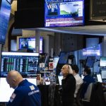 Wall Street: Μικρά Κέρδη με Αβεβαιότητα για Shutdown και Δασμούς