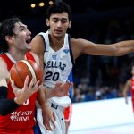 Η FIBA αποθεώνει τον Εργκίν Αταμάν ως ιδιοφυΐα για την άμυνα απέναντι στον Αντετοκούνμπο