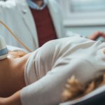 Η Μαρία Κωνσταντάκη τόπλες στη Σαμοθράκη: Φύση, σώμα και πνεύμα σε αρμονία
