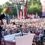 Έλληνες Τσολιάδες στην Κερκίδα των Τούρκων Φιλάθλων στο Eurobasket 2025