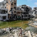 Μάργκοτ Ρόμπι εντυπωσιάζει στην πρεμιέρα με Mugler φόρεμα και τολμηρά σκισίματα