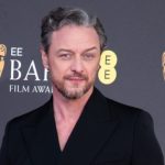Bottleneck Bangs: Το κούρεμα που φέρνει το στιλ των 70s στα μαλλιά σας