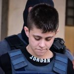 Sicario: Ο μυστηριώδης τραγουδιστής με τη μάσκα στην τιμητική συναυλία για τον Στέλιο Καζαντζίδη