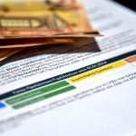 Χρυσός σε ιστορικά υψηλά: Σχεδόν στα 4.000 δολάρια εν μέσω κινδύνου shutdown στις ΗΠΑ