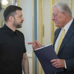 Η Έλενα Παπαρίζου μοιράστηκε σπάνιες φωτογραφίες από την παιδική της ηλικία