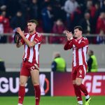 Η Νάταλι Πόρτμαν ανανεώνει το κλασικό τζιν με σακάκι με στυλ και φινέτσα