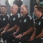 Συγκινητική η εξόδιος ακολουθία του Διονύση Σαββόπουλου με τη σύζυγο Άσπα και την οικογένεια στο πλευρό της