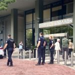 Η Τέιλορ Σουίφτ προσφέρει 100.000 δολάρια σε μικρή θαυμάστριά της με καρκίνο