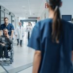 Έφοδος της ΕΛΑΣ στην κατάληψη του Ευαγγελισμού στο Ηράκλειο μετά την επίθεση στον Μάκη Βορίδη