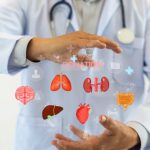 Ο Τραμπ κυριάρχησε στη Σύνοδο της Γάζας με αιχμηρές παρεμβάσεις και προσωπικές αναφορές