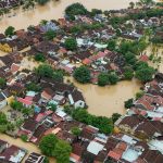 Τουλάχιστον 13 νεκροί και 11 αγνοούμενοι από τις πλημμύρες στο Βιετνάμ