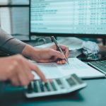 Universal και Warner προχωρούν σε συμφωνίες για χρήση τεχνητής νοημοσύνης στη μουσική βιομηχανία