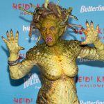 Νοέμβρης με Levi’s: Η γυναίκα της πόλης υιοθετεί το άνετο και κομψό στυλ